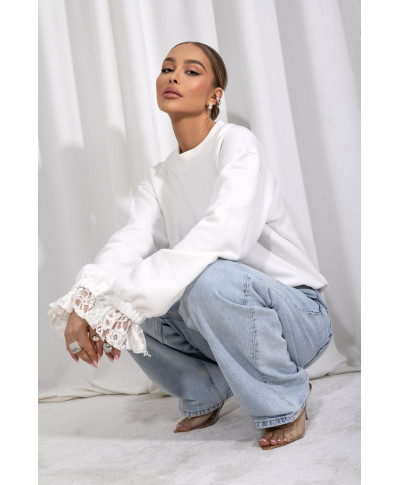 Bluza z ozdobnym rękawem
